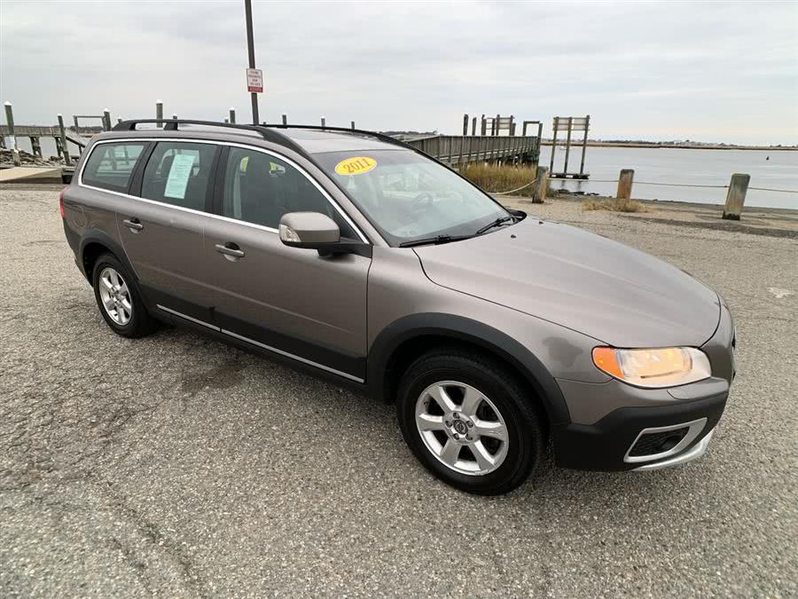 2011 Volvo XC70 4dr Wgn 3.2L AWD w/Moonroof, available for sale in Stratford, Connecticut | Wiz Leasing Inc. Stratford, Connecticut