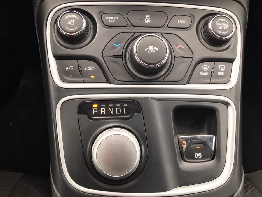 2015 Chrysler 200 4dr Sdn Limited FWD, available for sale in Manchester, Connecticut | Best Auto Sales LLC. Manchester, Connecticut 2015 Chrysler 200 4dr Sdn Limited FWD, available for sale in Manchester, Connecticut | Best Auto Sales LLC. Manchester, Connecticut