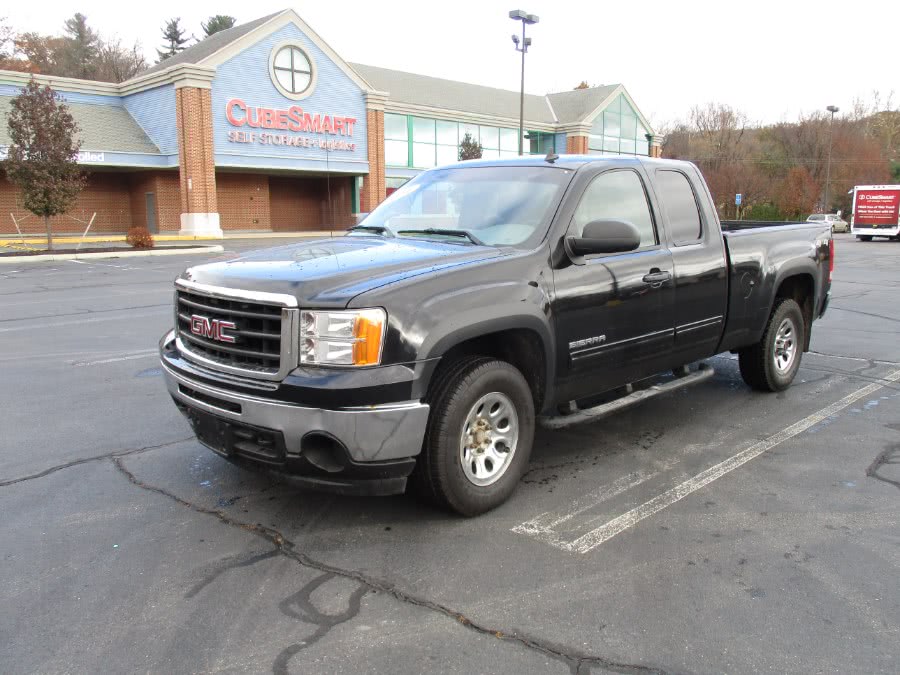 2011 GMC Sierra 1500 4WD Ext Cab 143.5" SL - Clean Carfax, available for sale in New Britain, Connecticut | Universal Motors LLC. New Britain, Connecticut