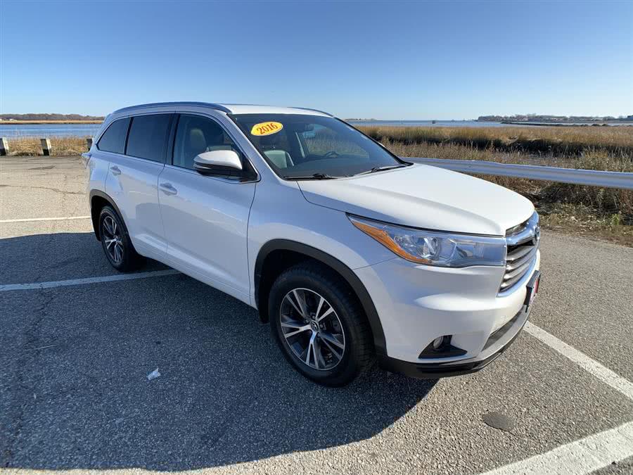 2016 Toyota Highlander AWD 4dr V6 XLE (Natl), available for sale in Stratford, Connecticut | Wiz Leasing Inc. Stratford, Connecticut