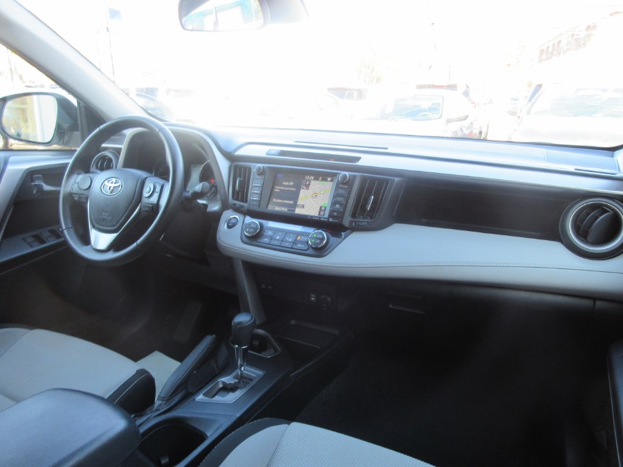 The 2016 Toyota RAV4 AWD 4dr XLE (Natl)