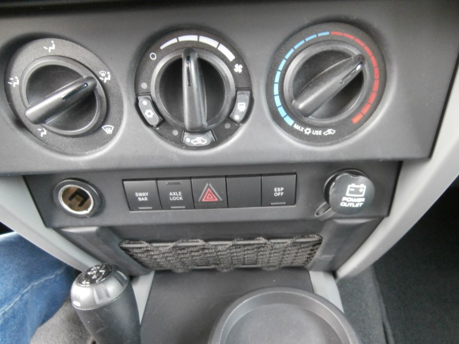 2009 Jeep Wrangler Unlimited 4WD 4dr Rubicon, available for sale in Waterbury, Connecticut | Jim Juliani Motors. Waterbury, Connecticut 2009 Jeep Wrangler Unlimited 4WD 4dr Rubicon, available for sale in Waterbury, Connecticut | Jim Juliani Motors. Waterbury, Connecticut
