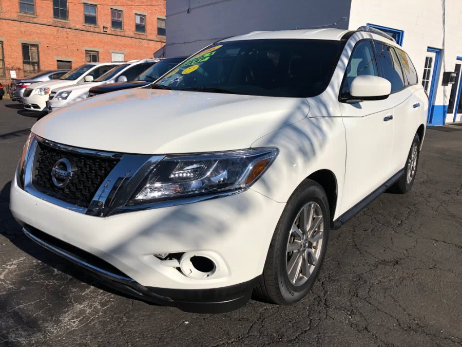 Used Nissan Pathfinder S 2016 | Affordable Motors Inc. Bridgeport, Connecticut Used Nissan Pathfinder S 2016 | Affordable Motors Inc. Bridgeport, Connecticut