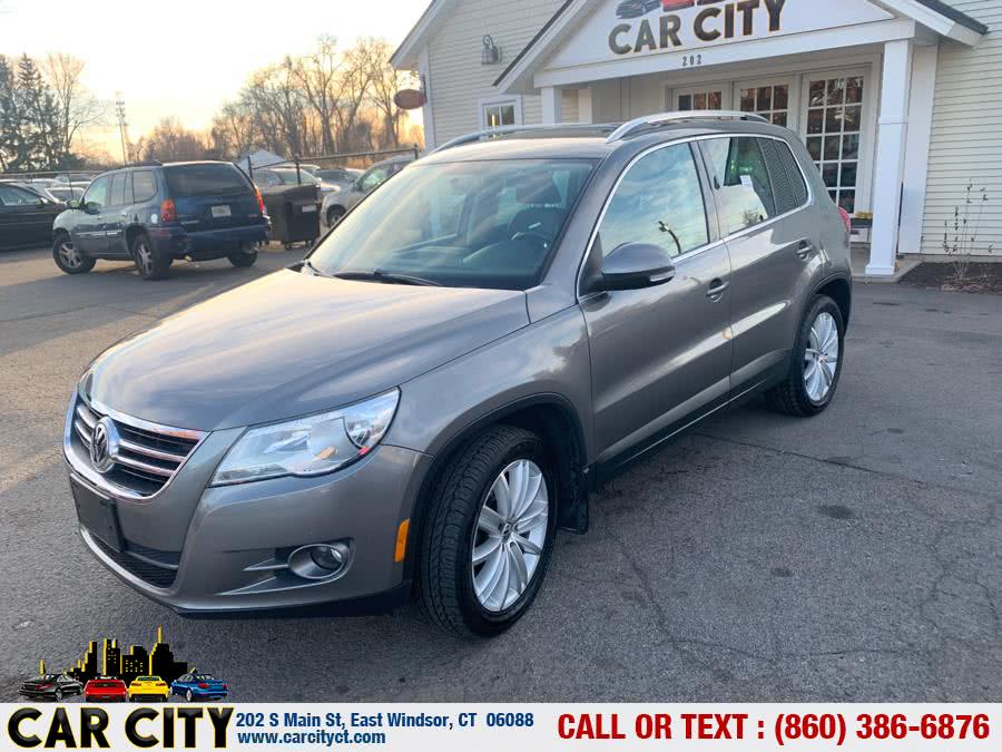 2011 Volkswagen Tiguan 4WD 4dr SE 4Motion wSunroof & Navi, available for sale in East Windsor, Connecticut | Car City LLC. East Windsor, Connecticut