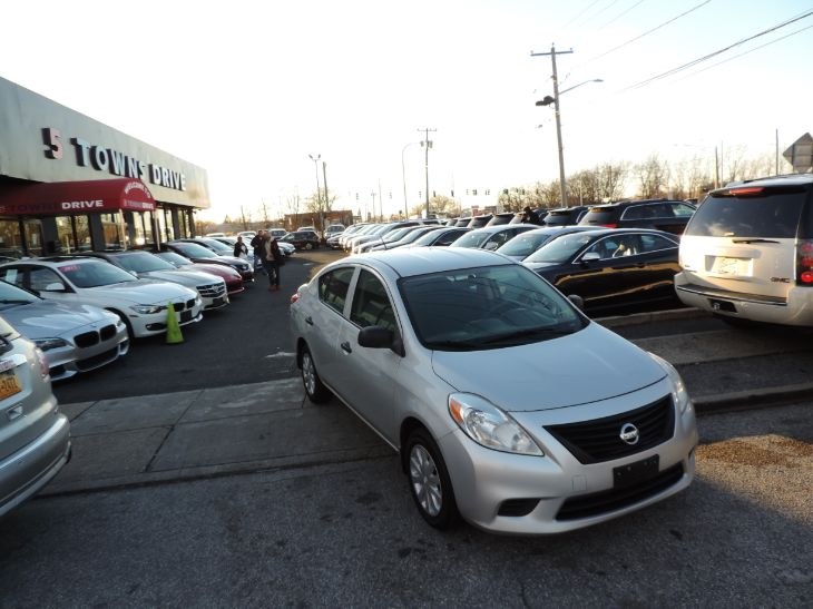 2014 Nissan Versa 4dr Sdn CVT 1.6 SV, available for sale in Inwood, New York | 5 Towns Drive. Inwood, New York 2014 Nissan Versa 4dr Sdn CVT 1.6 SV, available for sale in Inwood, New York | 5 Towns Drive. Inwood, New York