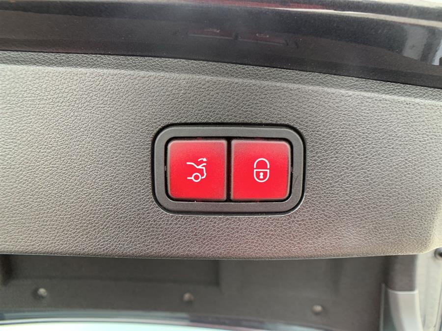 2014 Mercedes-Benz E-Class 4dr Sdn E350 Luxury 4MATIC, available for sale in Stratford, Connecticut | Wiz Leasing Inc. Stratford, Connecticut 2014 Mercedes-Benz E-Class 4dr Sdn E350 Luxury 4MATIC, available for sale in Stratford, Connecticut | Wiz Leasing Inc. Stratford, Connecticut