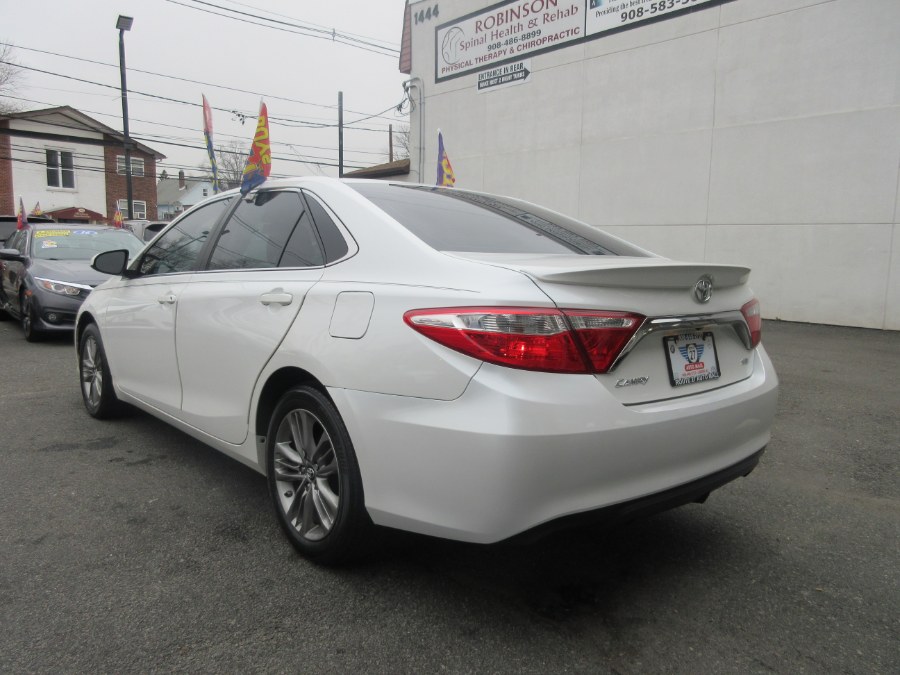 The 2017 Toyota Camry SE Automatic (Natl)