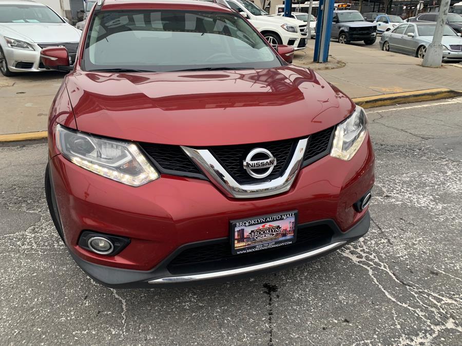 The 2015 Nissan Rogue AWD 4dr SL