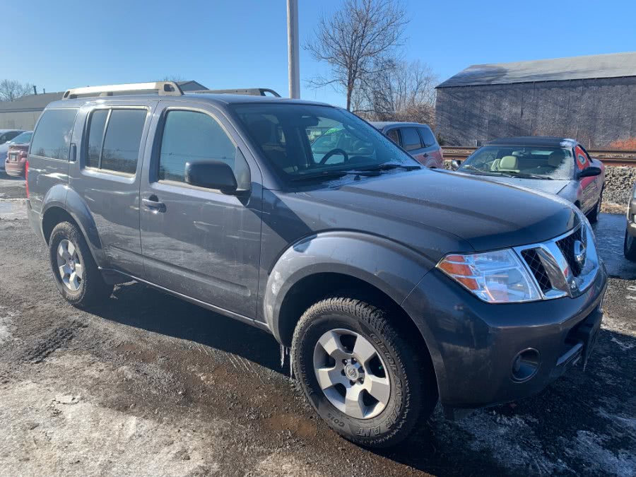 Used Nissan Pathfinder 4WD 4dr V6 LE 2012 | Wallingford Auto Center LLC. Wallingford, Connecticut