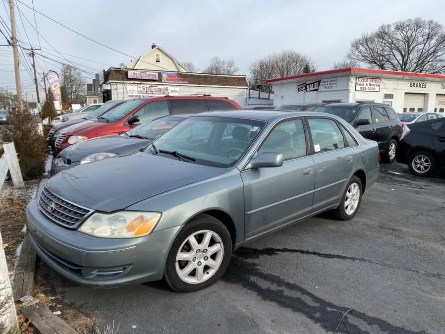 2004 Toyota Avalon 4dr Sdn XL w/Bench Seat (Natl), available for sale in West Haven, Connecticut | Uzun Auto. West Haven, Connecticut