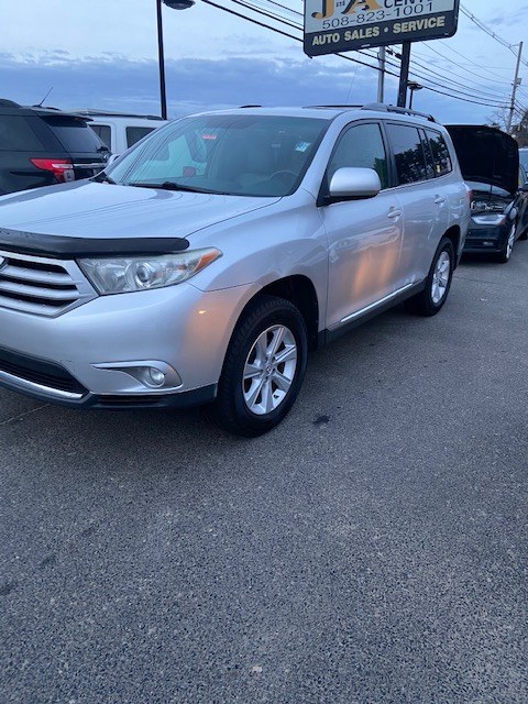 2011 Toyota Highlander 4WD 4dr V6 SE, available for sale in Raynham, Massachusetts | J & A Auto Center. Raynham, Massachusetts 2011 Toyota Highlander 4WD 4dr V6 SE, available for sale in Raynham, Massachusetts | J & A Auto Center. Raynham, Massachusetts
