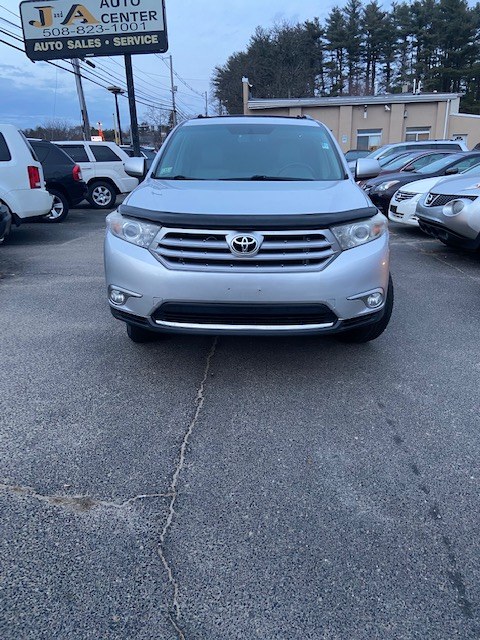 2011 Toyota Highlander 4WD 4dr V6 SE, available for sale in Raynham, Massachusetts | J & A Auto Center. Raynham, Massachusetts 2011 Toyota Highlander 4WD 4dr V6 SE, available for sale in Raynham, Massachusetts | J & A Auto Center. Raynham, Massachusetts