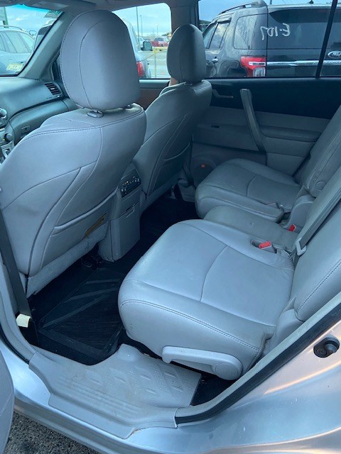 2011 Toyota Highlander 4WD 4dr V6 SE, available for sale in Raynham, Massachusetts | J & A Auto Center. Raynham, Massachusetts 2011 Toyota Highlander 4WD 4dr V6 SE, available for sale in Raynham, Massachusetts | J & A Auto Center. Raynham, Massachusetts