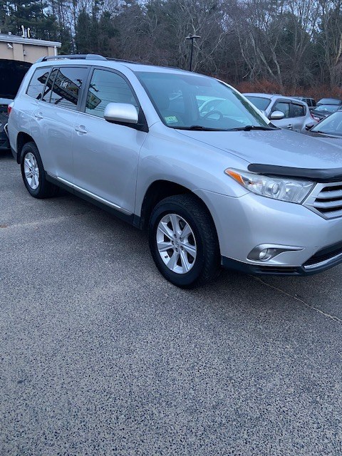 2011 Toyota Highlander 4WD 4dr V6 SE, available for sale in Raynham, Massachusetts | J & A Auto Center. Raynham, Massachusetts 2011 Toyota Highlander 4WD 4dr V6 SE, available for sale in Raynham, Massachusetts | J & A Auto Center. Raynham, Massachusetts