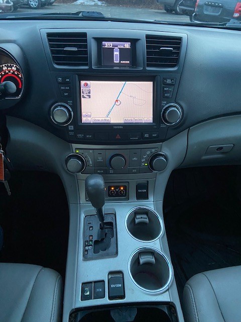 2011 Toyota Highlander 4WD 4dr V6 SE, available for sale in Raynham, Massachusetts | J & A Auto Center. Raynham, Massachusetts 2011 Toyota Highlander 4WD 4dr V6 SE, available for sale in Raynham, Massachusetts | J & A Auto Center. Raynham, Massachusetts