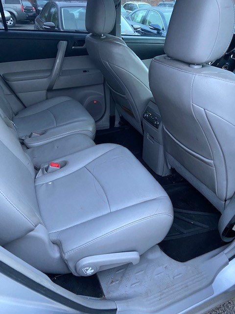 2011 Toyota Highlander 4WD 4dr V6 SE, available for sale in Raynham, Massachusetts | J & A Auto Center. Raynham, Massachusetts 2011 Toyota Highlander 4WD 4dr V6 SE, available for sale in Raynham, Massachusetts | J & A Auto Center. Raynham, Massachusetts