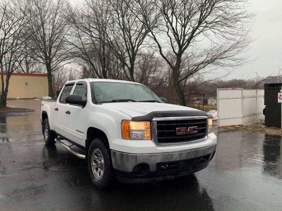 2007 GMC Sierra 1500 4WD Crew Cab 143.5" Work Truck, available for sale in Bloomfield, Connecticut | Integrity Auto Sales and Service LLC. Bloomfield, Connecticut