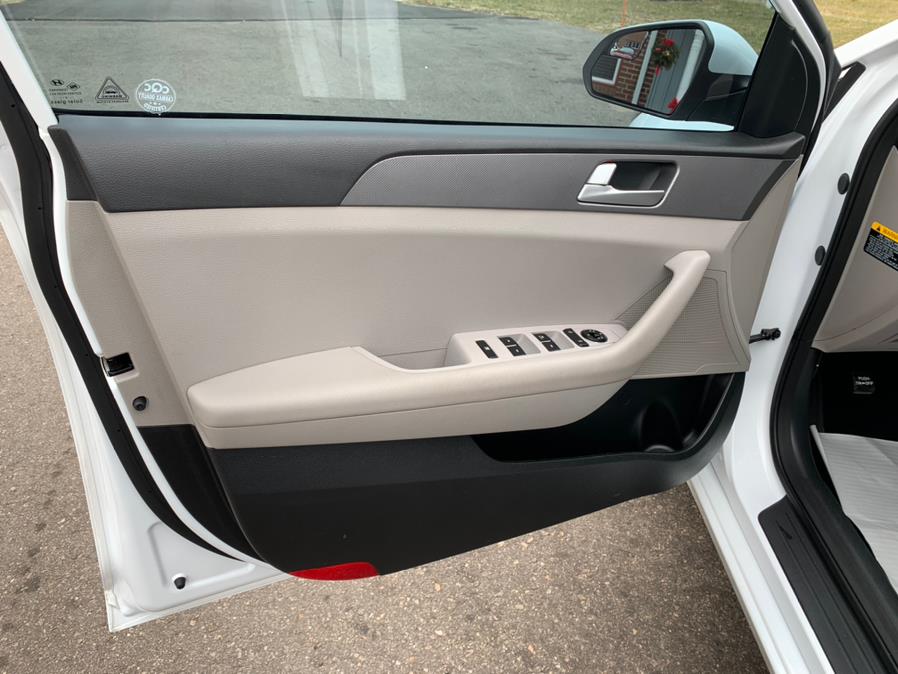2015 Hyundai Sonata 4dr Sdn 2.4L SE, available for sale in South Windsor, Connecticut | Mike And Tony Auto Sales, Inc. South Windsor, Connecticut 2015 Hyundai Sonata 4dr Sdn 2.4L SE, available for sale in South Windsor, Connecticut | Mike And Tony Auto Sales, Inc. South Windsor, Connecticut