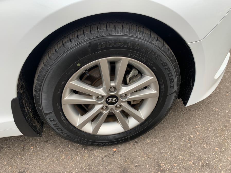 2015 Hyundai Sonata 4dr Sdn 2.4L SE, available for sale in South Windsor, Connecticut | Mike And Tony Auto Sales, Inc. South Windsor, Connecticut 2015 Hyundai Sonata 4dr Sdn 2.4L SE, available for sale in South Windsor, Connecticut | Mike And Tony Auto Sales, Inc. South Windsor, Connecticut