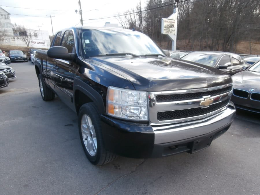 2008 Chevrolet Silverado 1500 4WD Ext Cab 143.5" LT, available for sale in Waterbury, Connecticut | Jim Juliani Motors. Waterbury, Connecticut