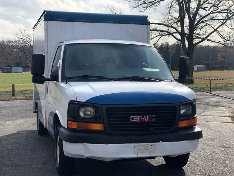 2005 GMC Savana Cutaway 3500 2dr Commercial/Cutaway/Chassis 139-177 in. WB, available for sale in Plainville, Connecticut | Choice Group LLC Choice Motor Car. Plainville, Connecticut