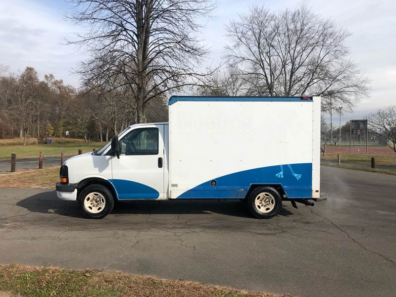 2005 GMC Savana Cutaway 3500 2dr Commercial/Cutaway/Chassis 139-177 in. WB, available for sale in Plainville, Connecticut | Choice Group LLC Choice Motor Car. Plainville, Connecticut