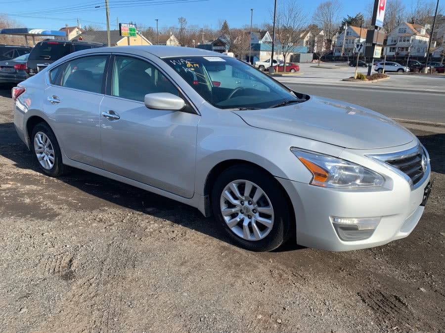 2013 Nissan Altima 4dr Sdn I4 2.5 S, available for sale in Wallingford, Connecticut | Wallingford Auto Center LLC. Wallingford, Connecticut