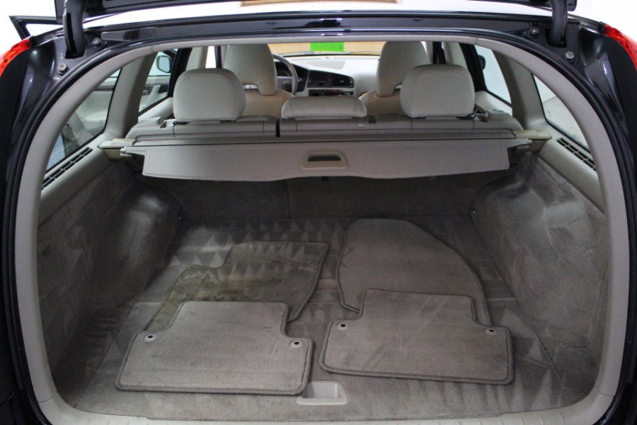 2006 Volvo V70 2.4L Auto w/Sunroof, available for sale in Plainville, Connecticut | New England Auto Sales LLC. Plainville, Connecticut 2006 Volvo V70 2.4L Auto w/Sunroof, available for sale in Plainville, Connecticut | New England Auto Sales LLC. Plainville, Connecticut