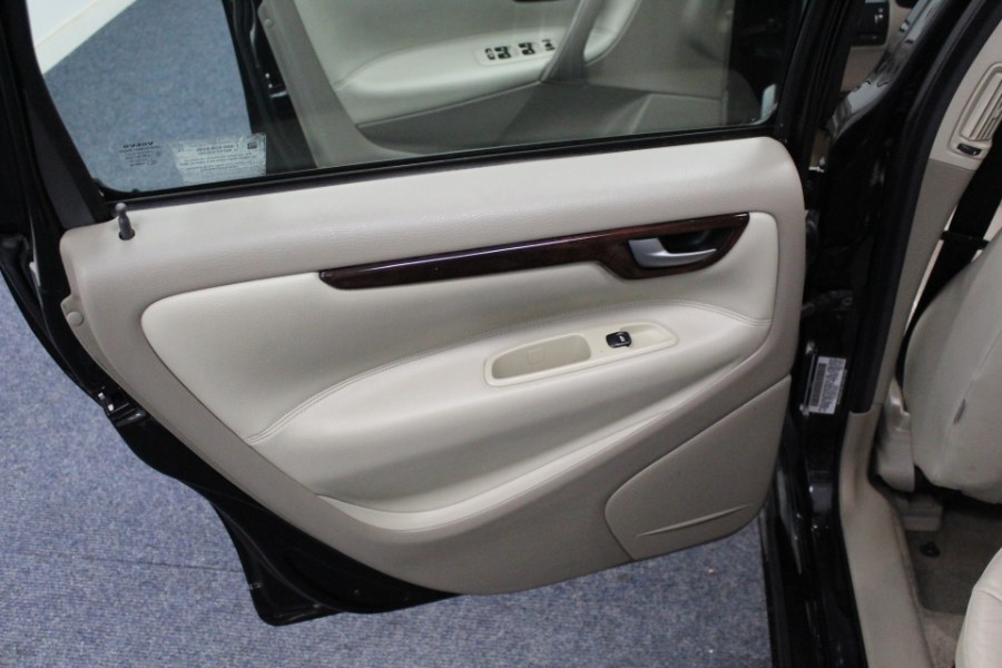 2006 Volvo V70 2.4L Auto w/Sunroof, available for sale in Plainville, Connecticut | New England Auto Sales LLC. Plainville, Connecticut 2006 Volvo V70 2.4L Auto w/Sunroof, available for sale in Plainville, Connecticut | New England Auto Sales LLC. Plainville, Connecticut