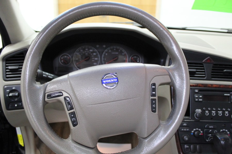 2006 Volvo V70 2.4L Auto w/Sunroof, available for sale in Plainville, Connecticut | New England Auto Sales LLC. Plainville, Connecticut 2006 Volvo V70 2.4L Auto w/Sunroof, available for sale in Plainville, Connecticut | New England Auto Sales LLC. Plainville, Connecticut