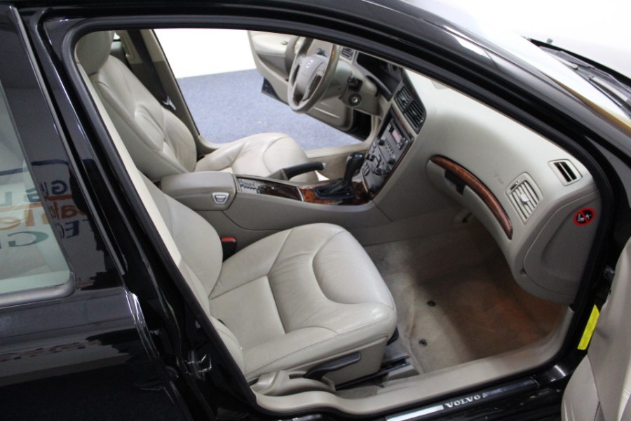 2006 Volvo V70 2.4L Auto w/Sunroof, available for sale in Plainville, Connecticut | New England Auto Sales LLC. Plainville, Connecticut 2006 Volvo V70 2.4L Auto w/Sunroof, available for sale in Plainville, Connecticut | New England Auto Sales LLC. Plainville, Connecticut