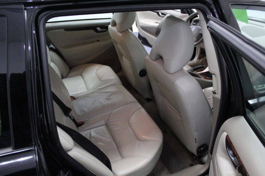 2006 Volvo V70 2.4L Auto w/Sunroof, available for sale in Plainville, Connecticut | New England Auto Sales LLC. Plainville, Connecticut 2006 Volvo V70 2.4L Auto w/Sunroof, available for sale in Plainville, Connecticut | New England Auto Sales LLC. Plainville, Connecticut