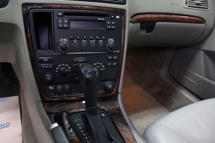 2006 Volvo V70 2.4L Auto w/Sunroof, available for sale in Plainville, Connecticut | New England Auto Sales LLC. Plainville, Connecticut 2006 Volvo V70 2.4L Auto w/Sunroof, available for sale in Plainville, Connecticut | New England Auto Sales LLC. Plainville, Connecticut