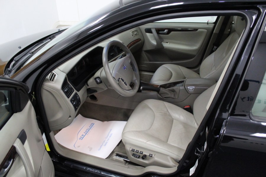 2006 Volvo V70 2.4L Auto w/Sunroof, available for sale in Plainville, Connecticut | New England Auto Sales LLC. Plainville, Connecticut 2006 Volvo V70 2.4L Auto w/Sunroof, available for sale in Plainville, Connecticut | New England Auto Sales LLC. Plainville, Connecticut