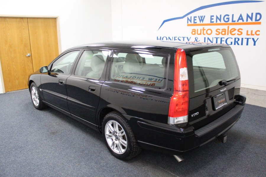 2006 Volvo V70 2.4L Auto w/Sunroof, available for sale in Plainville, Connecticut | New England Auto Sales LLC. Plainville, Connecticut 2006 Volvo V70 2.4L Auto w/Sunroof, available for sale in Plainville, Connecticut | New England Auto Sales LLC. Plainville, Connecticut