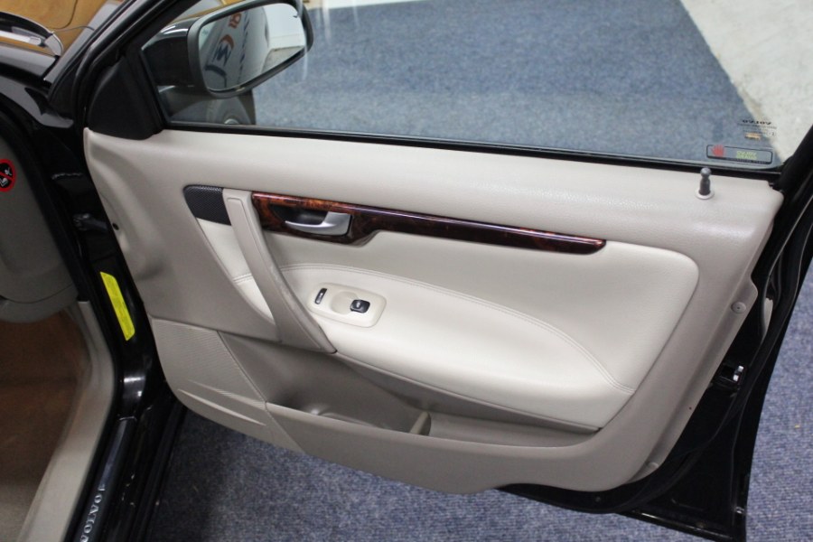 2006 Volvo V70 2.4L Auto w/Sunroof, available for sale in Plainville, Connecticut | New England Auto Sales LLC. Plainville, Connecticut 2006 Volvo V70 2.4L Auto w/Sunroof, available for sale in Plainville, Connecticut | New England Auto Sales LLC. Plainville, Connecticut