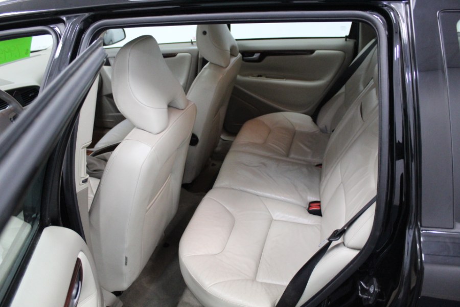 2006 Volvo V70 2.4L Auto w/Sunroof, available for sale in Plainville, Connecticut | New England Auto Sales LLC. Plainville, Connecticut 2006 Volvo V70 2.4L Auto w/Sunroof, available for sale in Plainville, Connecticut | New England Auto Sales LLC. Plainville, Connecticut