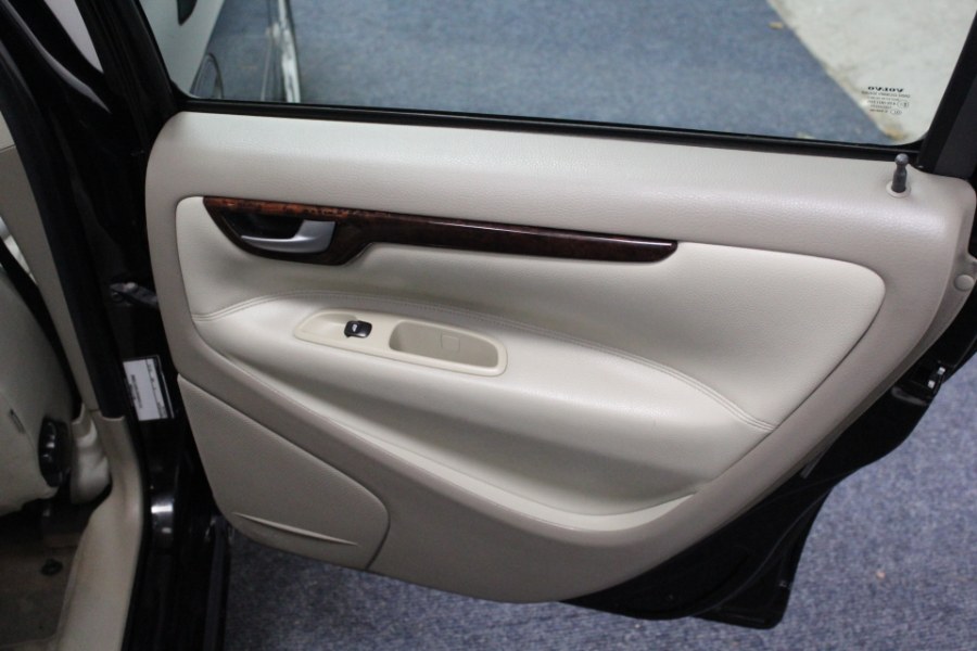 2006 Volvo V70 2.4L Auto w/Sunroof, available for sale in Plainville, Connecticut | New England Auto Sales LLC. Plainville, Connecticut 2006 Volvo V70 2.4L Auto w/Sunroof, available for sale in Plainville, Connecticut | New England Auto Sales LLC. Plainville, Connecticut