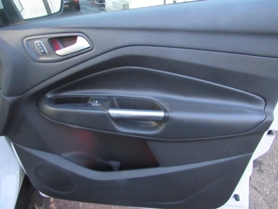 2017 Ford Escape Titanium 4WD Pano/Navi, available for sale in Middle Village, New York | Road Masters II INC. Middle Village, New York 2017 Ford Escape Titanium 4WD Pano/Navi, available for sale in Middle Village, New York | Road Masters II INC. Middle Village, New York