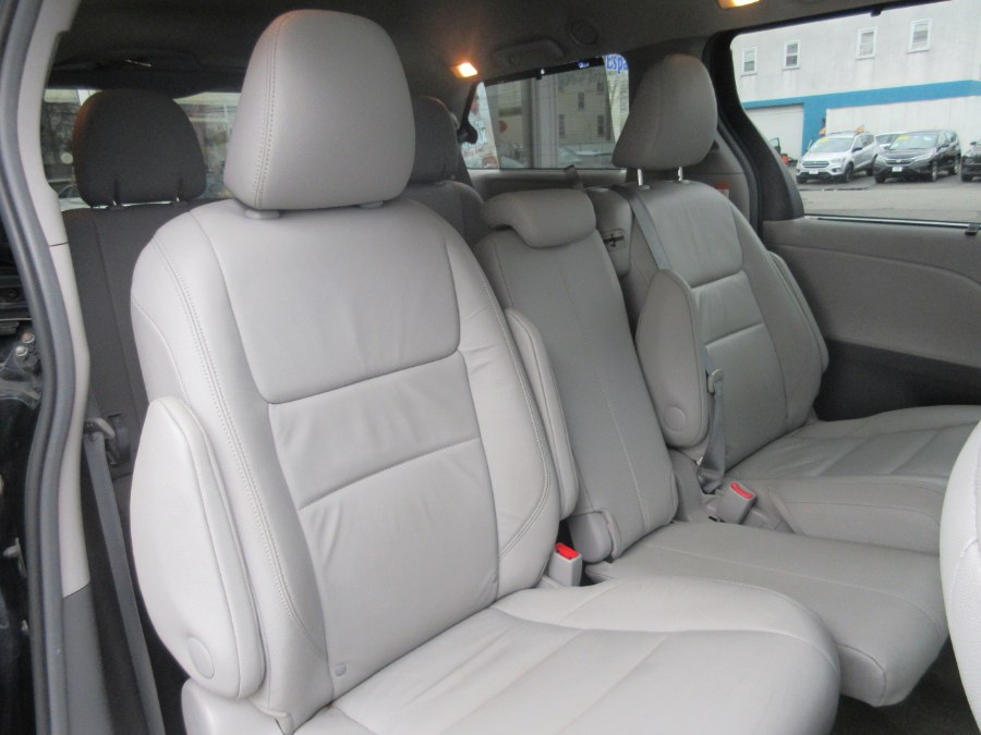 Used Toyota Sienna 5dr 8-Pass Van XLE FWD (Natl) 2016 | Route 27 Auto Mall. Linden, New Jersey Used Toyota Sienna 5dr 8-Pass Van XLE FWD (Natl) 2016 | Route 27 Auto Mall. Linden, New Jersey