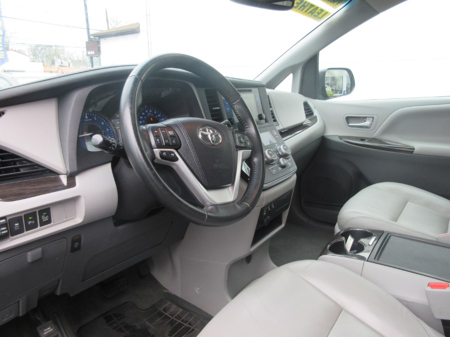 Used Toyota Sienna 5dr 8-Pass Van XLE FWD (Natl) 2016 | Route 27 Auto Mall. Linden, New Jersey Used Toyota Sienna 5dr 8-Pass Van XLE FWD (Natl) 2016 | Route 27 Auto Mall. Linden, New Jersey