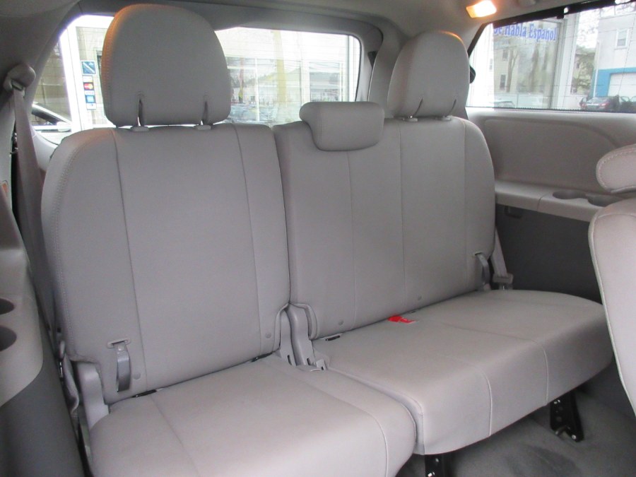 Used Toyota Sienna 5dr 8-Pass Van XLE FWD (Natl) 2016 | Route 27 Auto Mall. Linden, New Jersey Used Toyota Sienna 5dr 8-Pass Van XLE FWD (Natl) 2016 | Route 27 Auto Mall. Linden, New Jersey