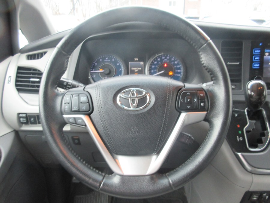 Used Toyota Sienna 5dr 8-Pass Van XLE FWD (Natl) 2016 | Route 27 Auto Mall. Linden, New Jersey Used Toyota Sienna 5dr 8-Pass Van XLE FWD (Natl) 2016 | Route 27 Auto Mall. Linden, New Jersey