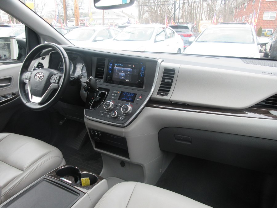 Used Toyota Sienna 5dr 8-Pass Van XLE FWD (Natl) 2016 | Route 27 Auto Mall. Linden, New Jersey Used Toyota Sienna 5dr 8-Pass Van XLE FWD (Natl) 2016 | Route 27 Auto Mall. Linden, New Jersey