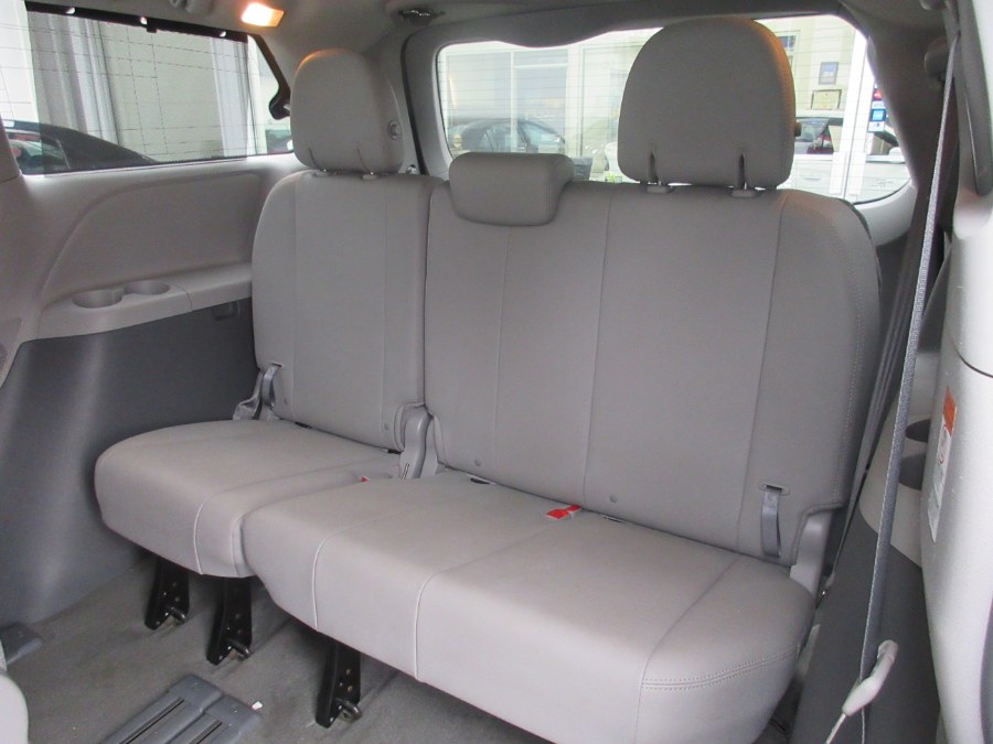Used Toyota Sienna 5dr 8-Pass Van XLE FWD (Natl) 2016 | Route 27 Auto Mall. Linden, New Jersey Used Toyota Sienna 5dr 8-Pass Van XLE FWD (Natl) 2016 | Route 27 Auto Mall. Linden, New Jersey