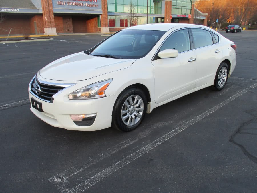 2015 Nissan Altima 4dr Sdn I4 2.5 SV, available for sale in New Britain, Connecticut | Universal Motors LLC. New Britain, Connecticut