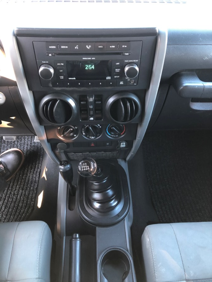 2009 Jeep Wrangler Unlimited 4WD 4dr X, available for sale in Suffield, Connecticut | Suffield Auto LLC. Suffield, Connecticut 2009 Jeep Wrangler Unlimited 4WD 4dr X, available for sale in Suffield, Connecticut | Suffield Auto LLC. Suffield, Connecticut