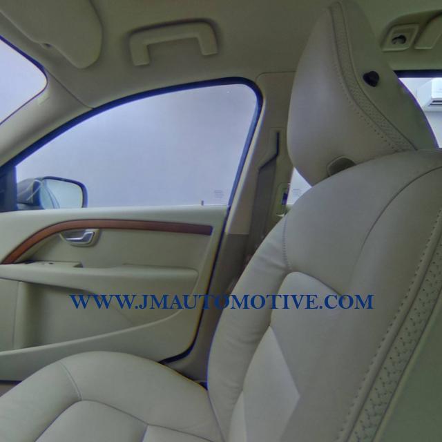 2010 Volvo Xc70 4dr Wgn 3.2L, available for sale in Naugatuck, Connecticut | J&M Automotive Sls&Svc LLC. Naugatuck, Connecticut 2010 Volvo Xc70 4dr Wgn 3.2L, available for sale in Naugatuck, Connecticut | J&M Automotive Sls&Svc LLC. Naugatuck, Connecticut