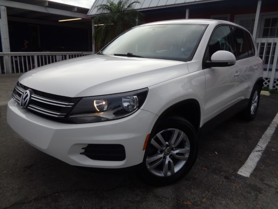 2012 Volkswagen Tiguan 2WD 4dr Auto SE w/Sunroof & Nav, available for sale in Winter Park, Florida | Rahib Motors. Winter Park, Florida
