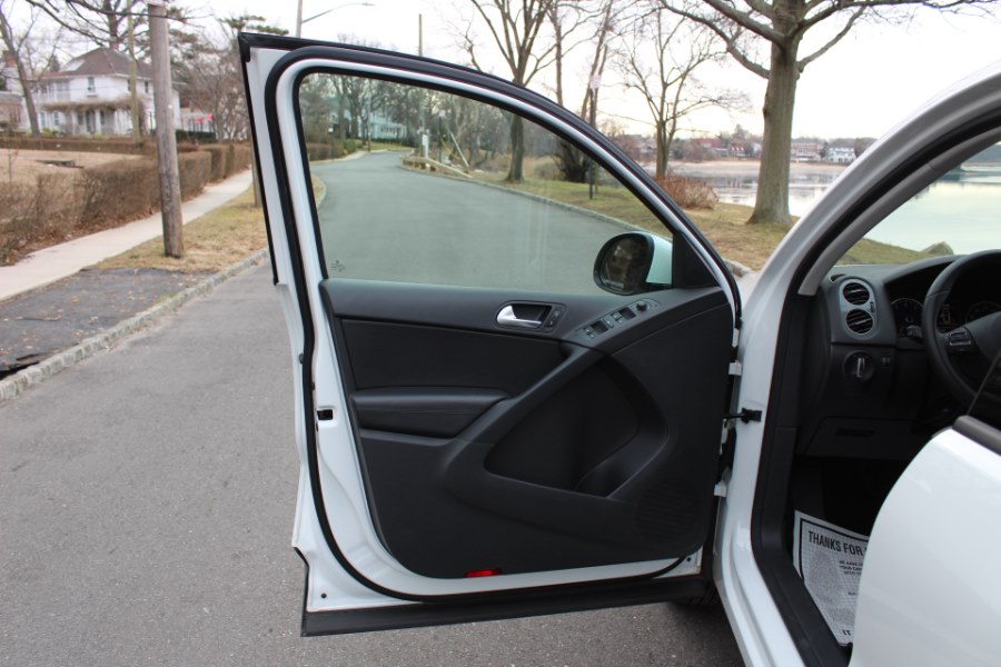 2017 Volkswagen Tiguan Limited 2.0T S, available for sale in Great Neck, New York | Great Neck Car Buyers & Sellers. Great Neck, New York 2017 Volkswagen Tiguan Limited 2.0T S, available for sale in Great Neck, New York | Great Neck Car Buyers & Sellers. Great Neck, New York